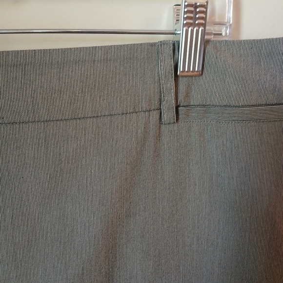 New York & Company Women's Gray Stretch Pinstripe Pencil Skirt Size 16 - Picture 8 of 9